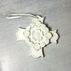 Vtg Margaret Furlong Blooms Of Hope Ornament Bisque Cross Floral Easter